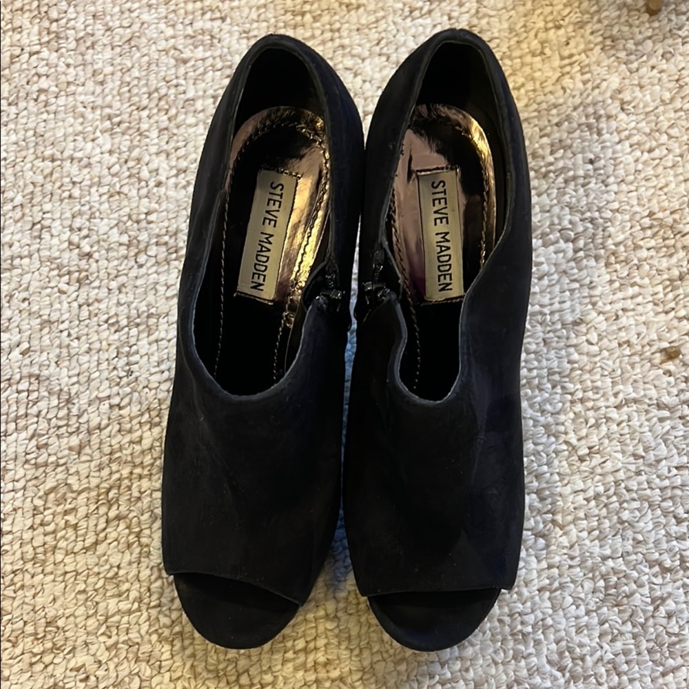 Steve Madden Black Wedge Shoes with Open Toe